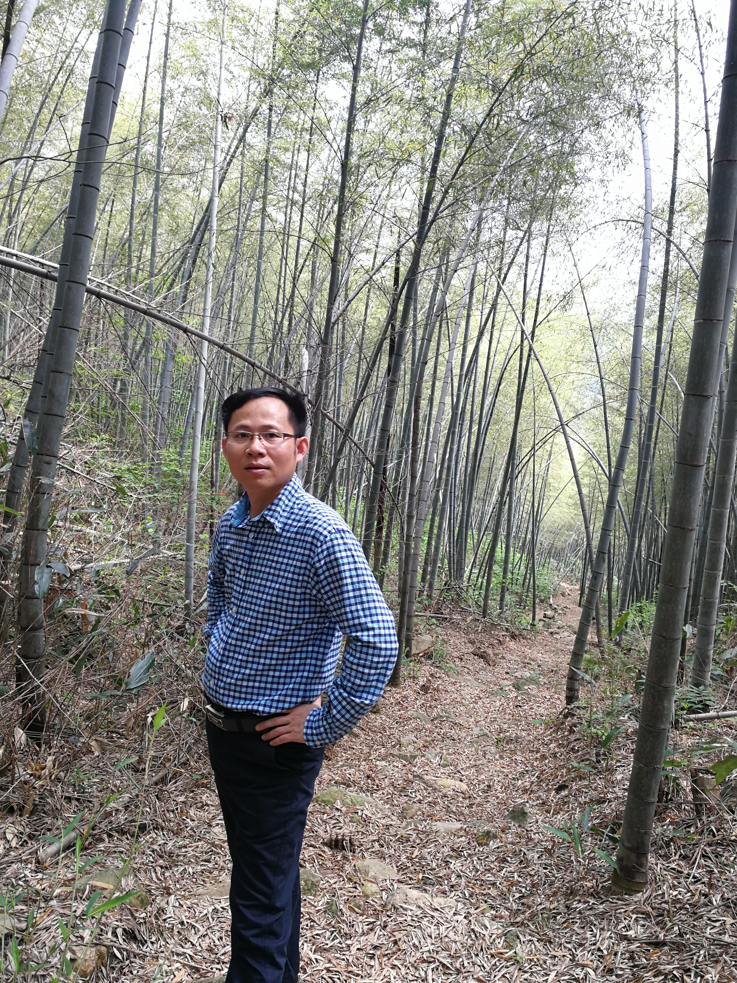 1573694957936797adi0.jpg 蒋利荣生活照3.jpg